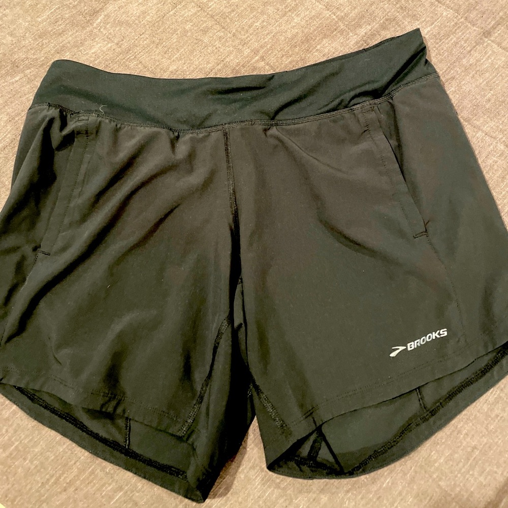 Brooks Chaser 7” inseam, black, pockets, comfortable fabric.  Good condition